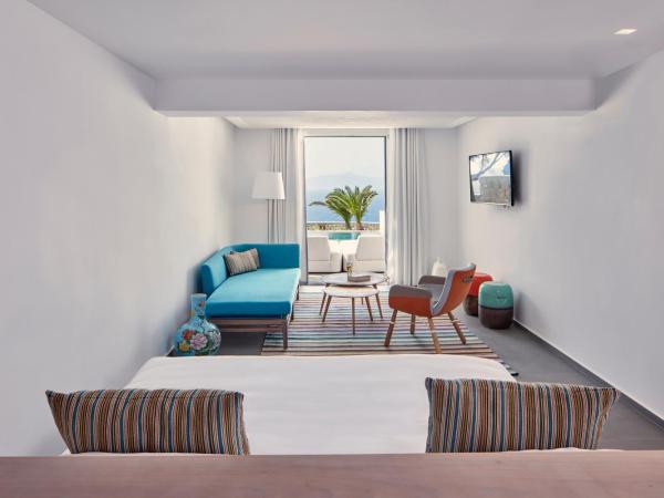 Myconian Korali Relais & Chateaux : photo 3 de la chambre suite junior delos avec jacuzzi extérieur et piscine privée 