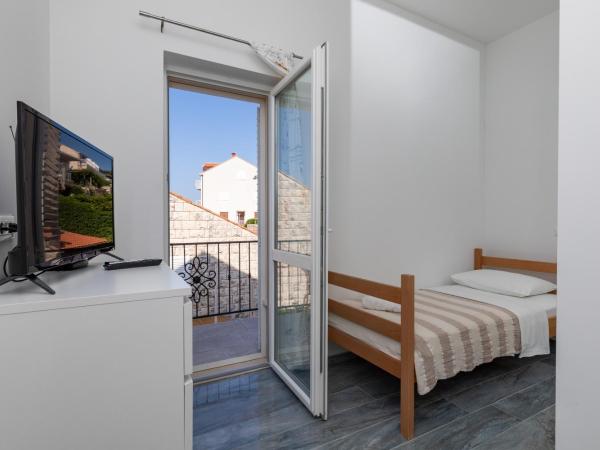 Begović Guest House : photo 2 de la chambre chambre simple avec balcon