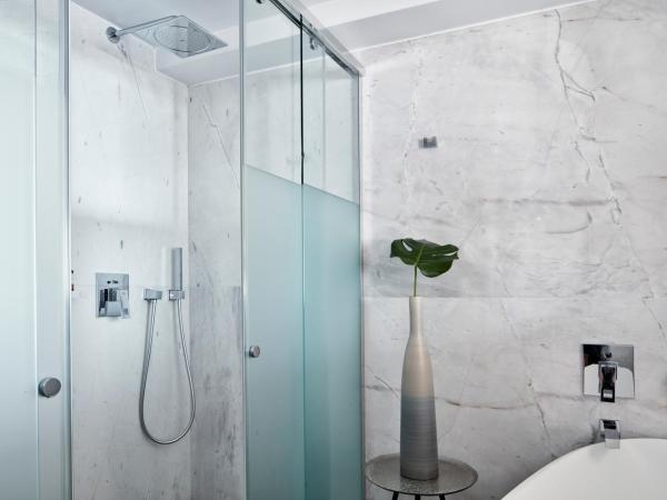 Myconian Korali Relais & Chateaux : photo 3 de la chambre suite junior premium delos avec piscine privée et jacuzzi extérieur