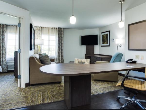 Candlewood Suites Fort Lauderdale Airport-Cruise, an IHG Hotel : photo 4 de la chambre suite lit queen-size