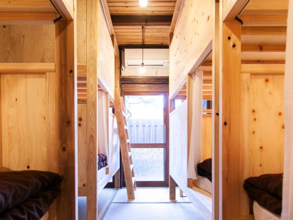 Fukuoka Guesthouse SHIP : photo 2 de la chambre lit simple dans dortoir mixte
