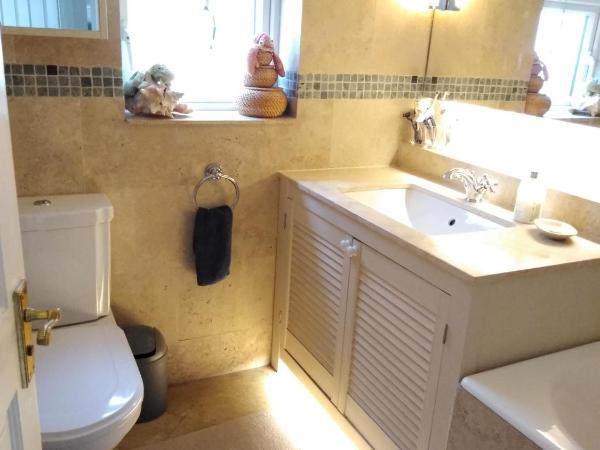 Brookview Guest House : photo 10 de la chambre chambre double - vue sur jardin