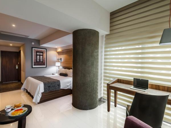 Hotel Real Maestranza : photo 2 de la chambre chambre lit king-size standard