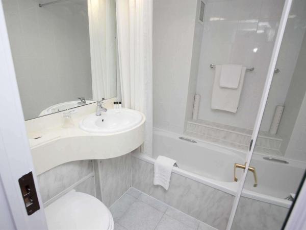 St James Hotel; BW Premier Collection : photo 3 de la chambre petite chambre simple avec lit double
