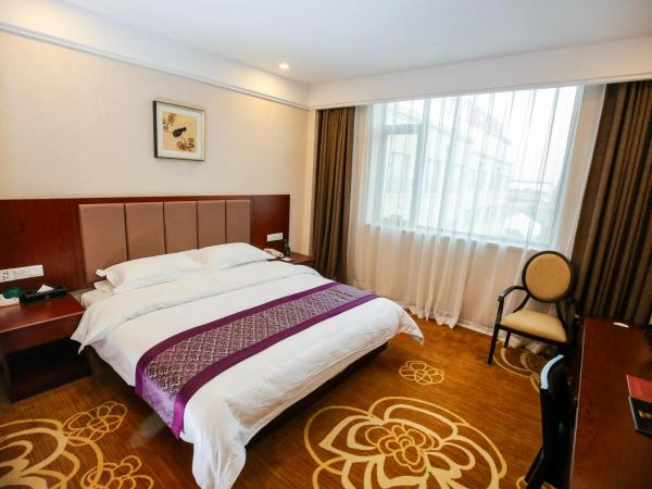 New Knight Royal Hotel Airport and International Resort : photo 1 de la chambre chambre supérieure lit queen-size