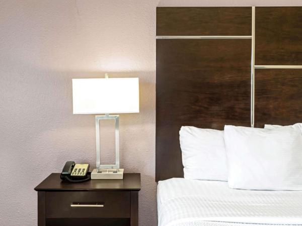 La Quinta by Wyndham Denver Gateway Park : photo 1 de la chambre chambre lit king-size deluxe
