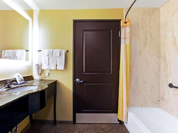 La Quinta by Wyndham Denver Gateway Park : photo 2 de la chambre suite lit king-size – non-fumeurs