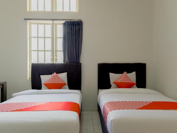 OYO 1111 Pasar Baru Inn : photo 2 de la chambre chambre lits jumeaux standard