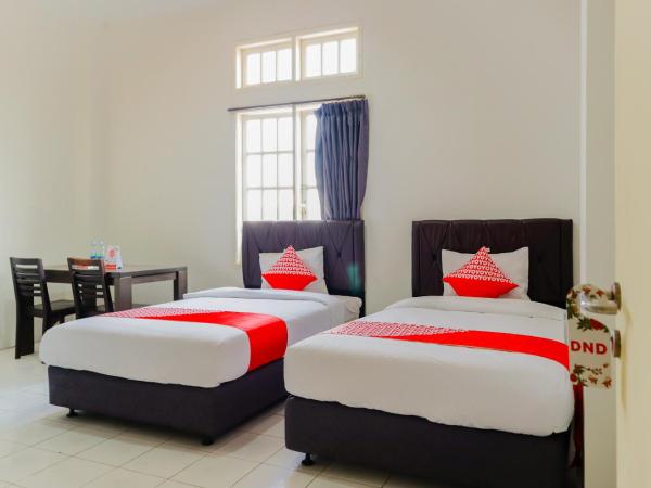 OYO 1111 Pasar Baru Inn : photo 3 de la chambre chambre lits jumeaux standard