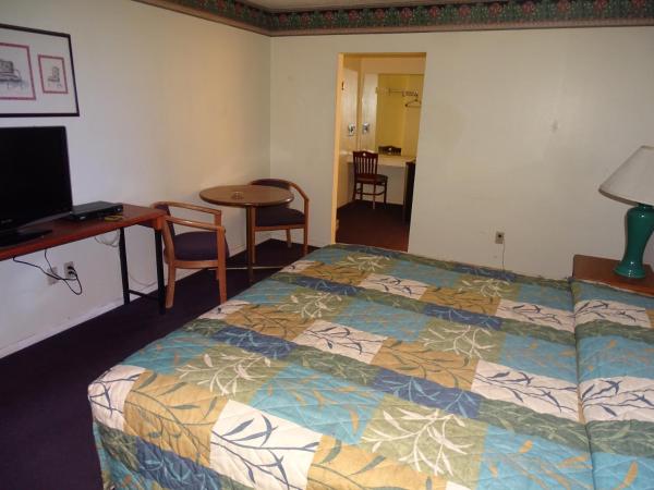 Downtown Inn : photo 2 de la chambre chambre lit king-size