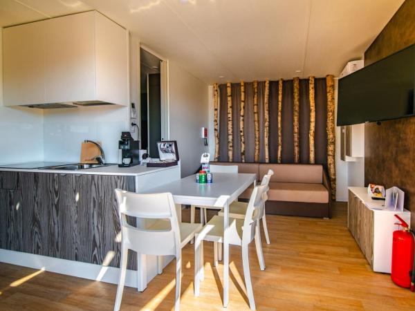 Arena Grand Kazela Camping Homes : photo 6 de la chambre maison camping 2 chambres premium