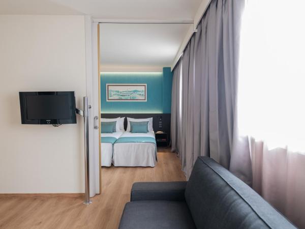 Aparthotel Atenea Barcelona : photo 1 de la chambre chambre triple