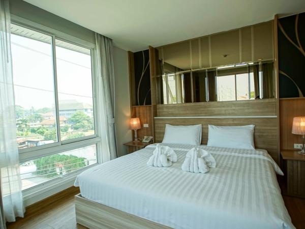 Nantra Chiangmai Riverfront Hotel : photo 1 de la chambre chambre double - vue sur rue