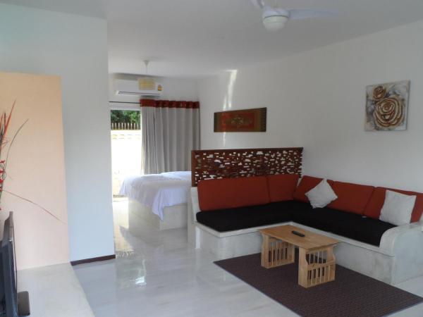 Baan Sabaaidee - Adult Friendly : photo 1 de la chambre studio avec terrasse