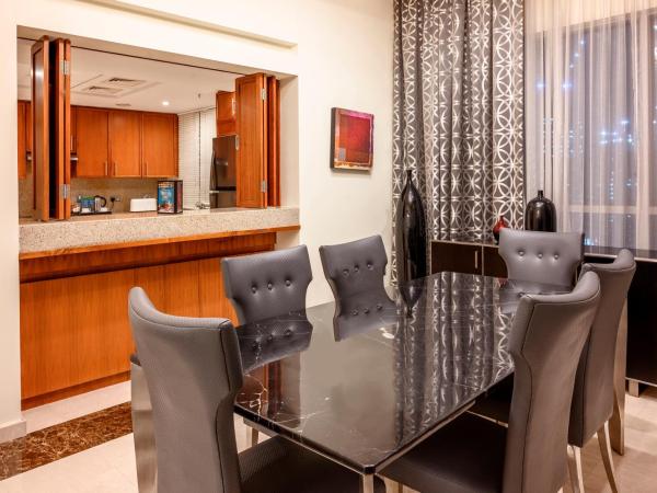 Ramada by Wyndham Downtown Dubai : photo 3 de la chambre penthouse 4 chambres, vue panoramique sur burj khalifa/fontaine, navette aéroport aller-retour gratuite de luxe