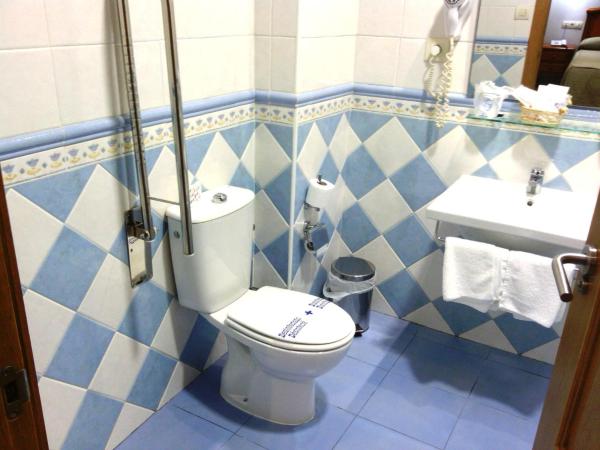 Hotel Goya : photo 4 de la chambre chambre double - accessible aux personnes à mobilité réduite