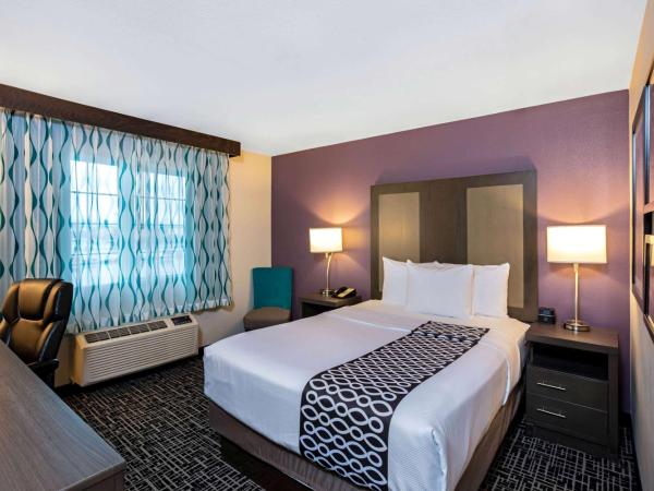 La Quinta Inn & Suites by Wyndham Las Vegas Nellis : photo 2 de la chambre chambre lit queen-size deluxe