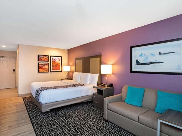 La Quinta Inn & Suites by Wyndham Las Vegas Nellis : photo 2 de la chambre chambre exécutive lit king-size - non-fumeurs