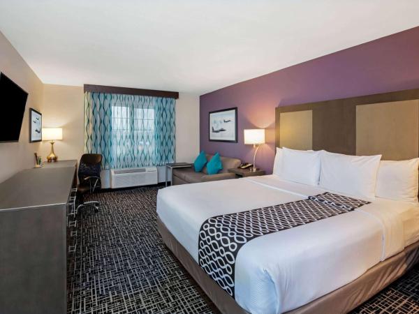 La Quinta Inn & Suites by Wyndham Las Vegas Nellis : photo 2 de la chambre suite lit king-size – non-fumeurs