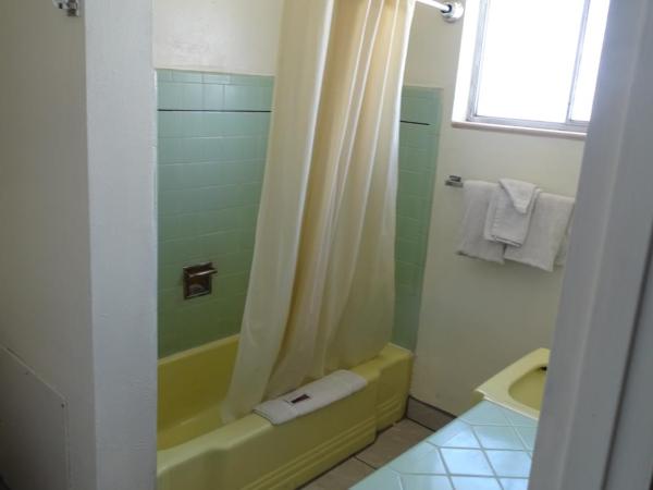 Downtown Inn : photo 3 de la chambre chambre avec 2 grands lits queen-size