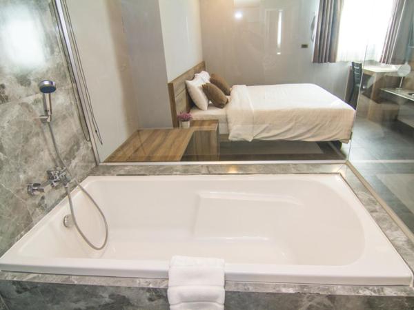 Cross Vibe Chiang Mai Decem Nimman Hotel - formerly X2 Vibe Chiang Mai Decem - SHA Extra Plus : photo 9 de la chambre room #146831953