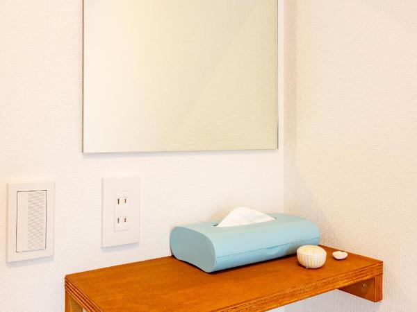 plat hostel keikyu asakusa karin : photo 5 de la chambre petite chambre double avec douche et toilettes communes