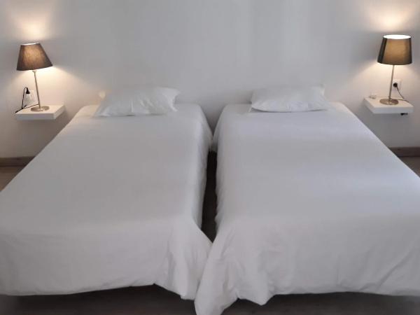 Hostel A Casa da Árvore : photo 5 de la chambre chambre double ou lits jumeaux avec salle de bains privative externe