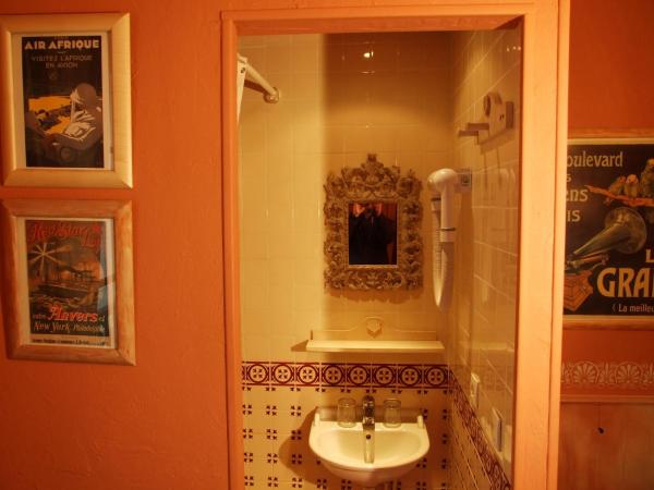 Hotel de Nesle : photo 4 de la chambre chambre double avec toilettes communes