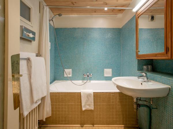 La Croix Blanche : photo 6 de la chambre chambre lits jumeaux/double standard