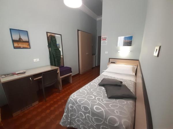 Hotel Alba Torino centro : photo 1 de la chambre chambre simple avec salle de bains privative