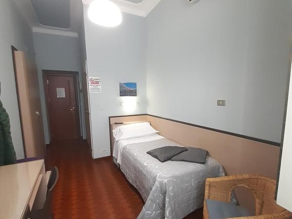Hotel Alba Torino centro : photo 2 de la chambre chambre simple avec salle de bains privative