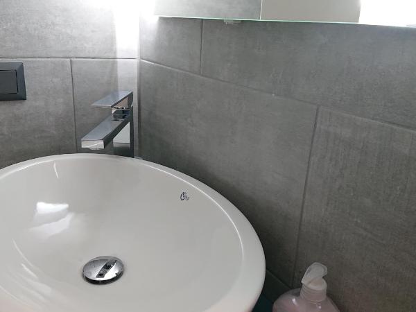 Pension Elisabeth - Rooms & Apartments : photo 10 de la chambre chambre triple avec salle de bains commune