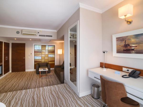 Radisson Hotel President Old Town Istanbul : photo 4 de la chambre suite avec balcon - vue sur mer - non-fumeurs