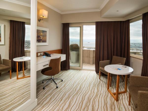 Radisson Hotel President Old Town Istanbul : photo 6 de la chambre suite avec balcon - vue sur mer - non-fumeurs