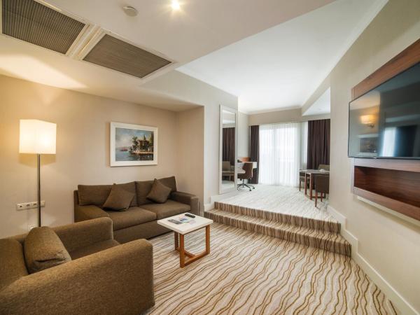 Radisson Hotel President Old Town Istanbul : photo 3 de la chambre suite avec balcon - vue sur mer - non-fumeurs