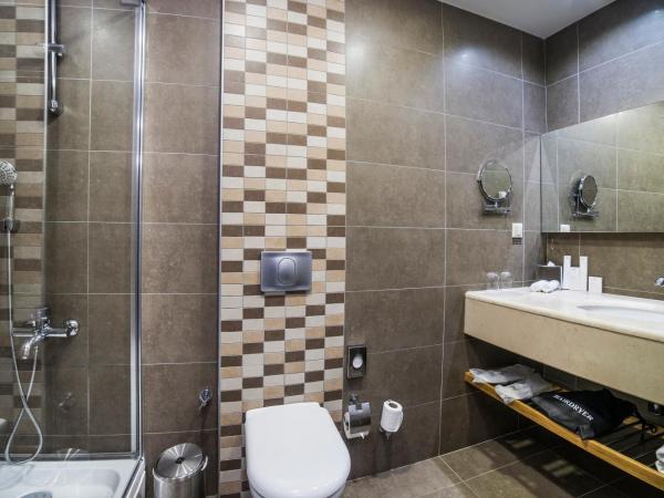 Radisson Hotel President Old Town Istanbul : photo 7 de la chambre suite avec balcon - vue sur mer - non-fumeurs