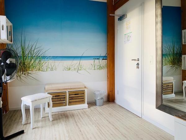 My Brand Boardinghouse Hamburg Volksdorf : photo 3 de la chambre chambre double standard avec salle de bains et cuisine communes