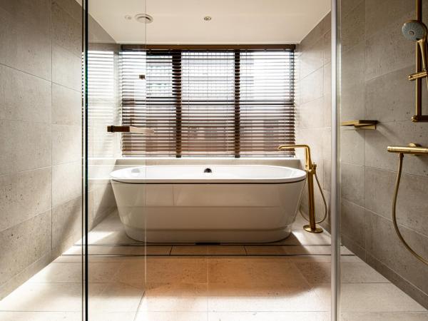 THE BASICS FUKUOKA : photo 3 de la chambre king suite with club lounge access (story) - non-smoking