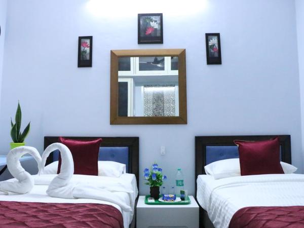 Hotel NKC Airport : photo 10 de la chambre chambre lits jumeaux standard - vue sur montagne