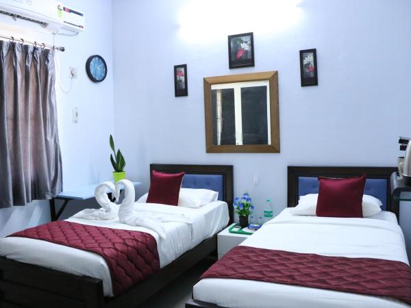 Hotel NKC Airport : photo 4 de la chambre chambre lits jumeaux standard - vue sur montagne