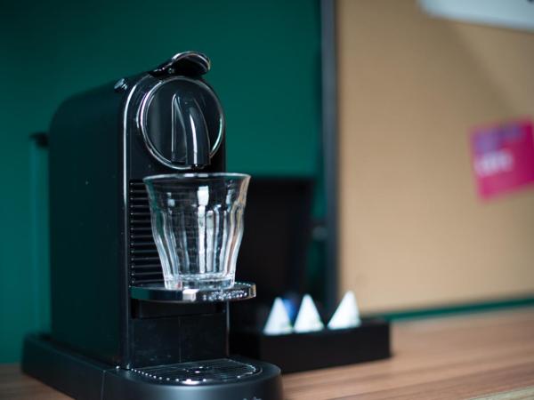 The Social Hub Amsterdam West 4 star : photo 3 de la chambre chambre double deluxe