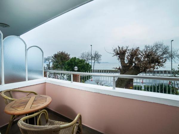 Radisson Hotel Istanbul Sultanahmet : photo 9 de la chambre chambre supérieure avec balcon - vue sur mer - non-fumeurs
