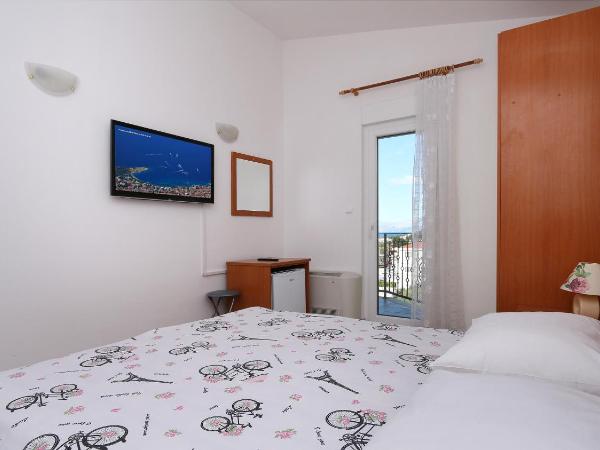 Pansion Komfor Moča : photo 3 de la chambre chambre double - vue partielle sur mer.