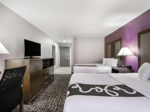 La Quinta Inn by Wyndham North Myrtle Beach : photo 1 de la chambre chambre avec 2 lits queen-size - accessible aux personnes à mobilité réduite - non-fumeurs 