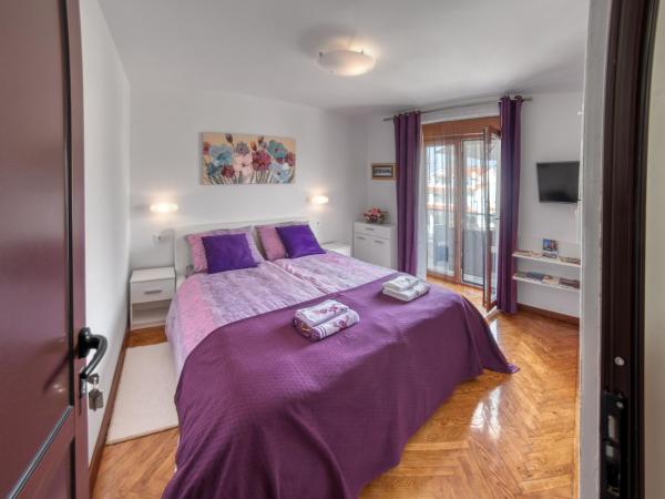 Guesthouse Residence Major : photo 3 de la chambre chambre lit queen-size avec balcon