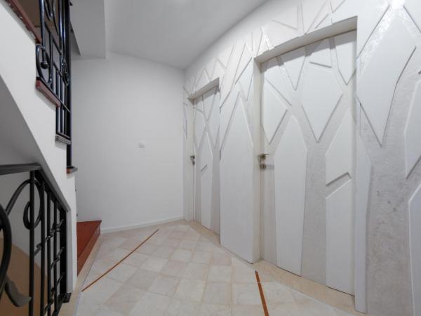 Guesthouse Residence Major : photo 1 de la chambre chambre double deluxe (2 adultes + 1 enfant)