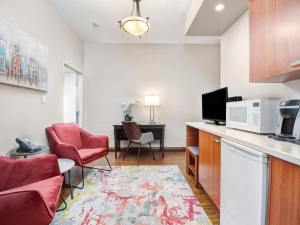 The Willowdale Hotel Toronto North York : photo 3 de la chambre suite lit queen-size 1 chambre