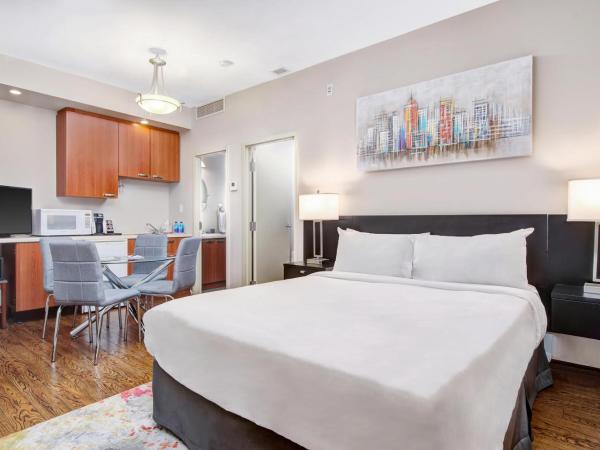 The Willowdale Hotel Toronto North York : photo 2 de la chambre suite familiale