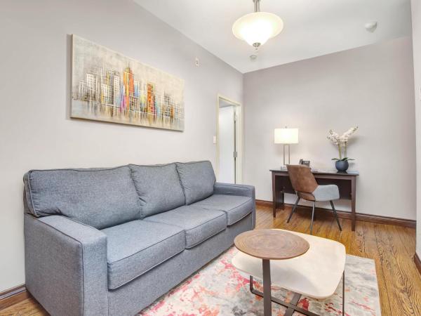 The Willowdale Hotel Toronto North York : photo 2 de la chambre suite 1 chambre lit queen-size avec canapé-lit