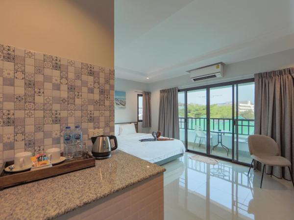 Nalanta Hotel Pattaya : photo 2 de la chambre deluxe double with street view